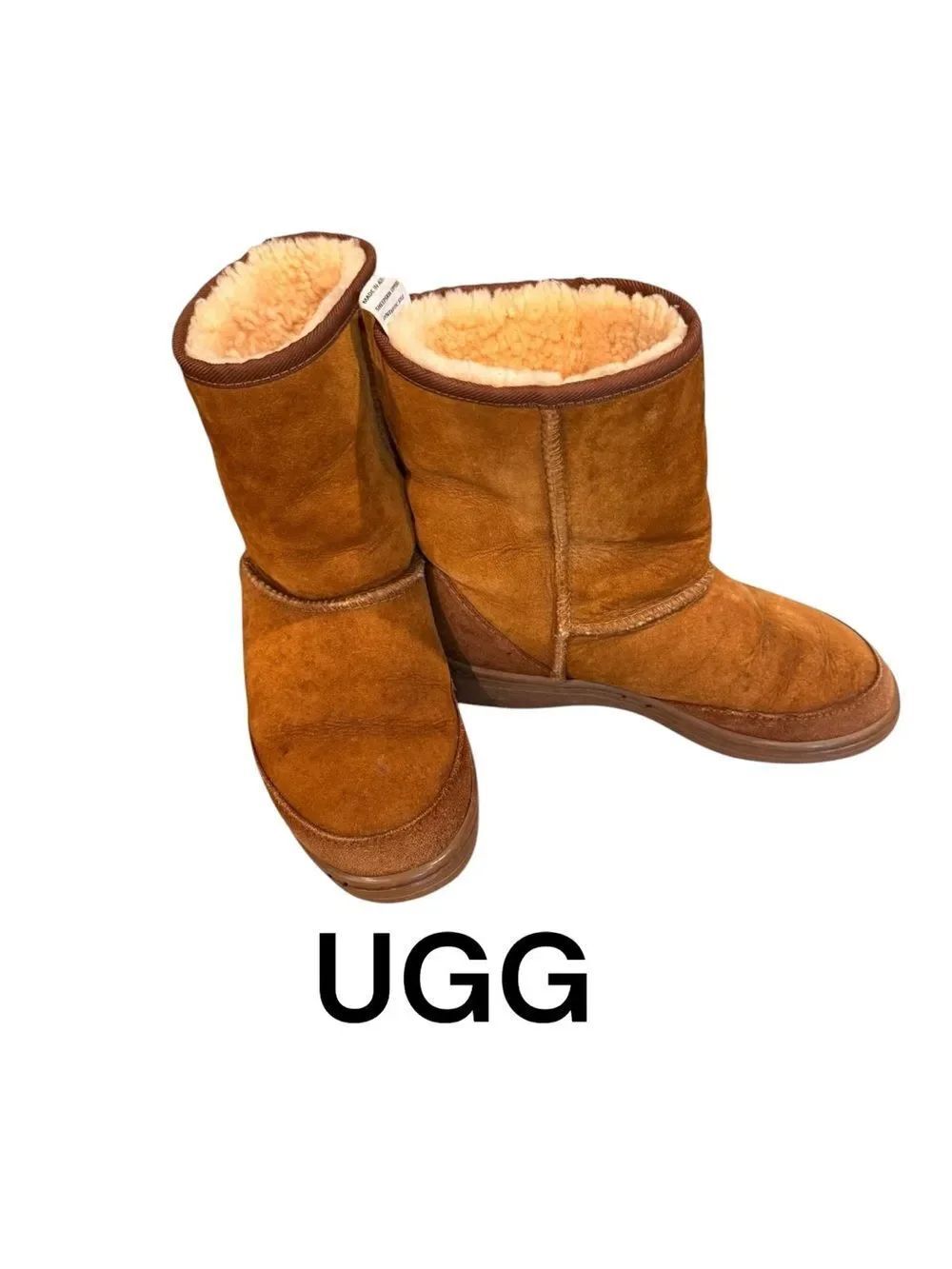 UGG Short Shearling Boots - Chestnut Tan